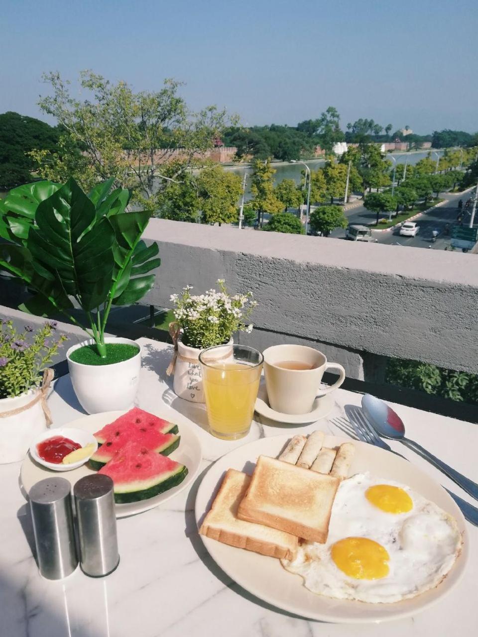 Mansion Hostel Мандалай Экстерьер фото