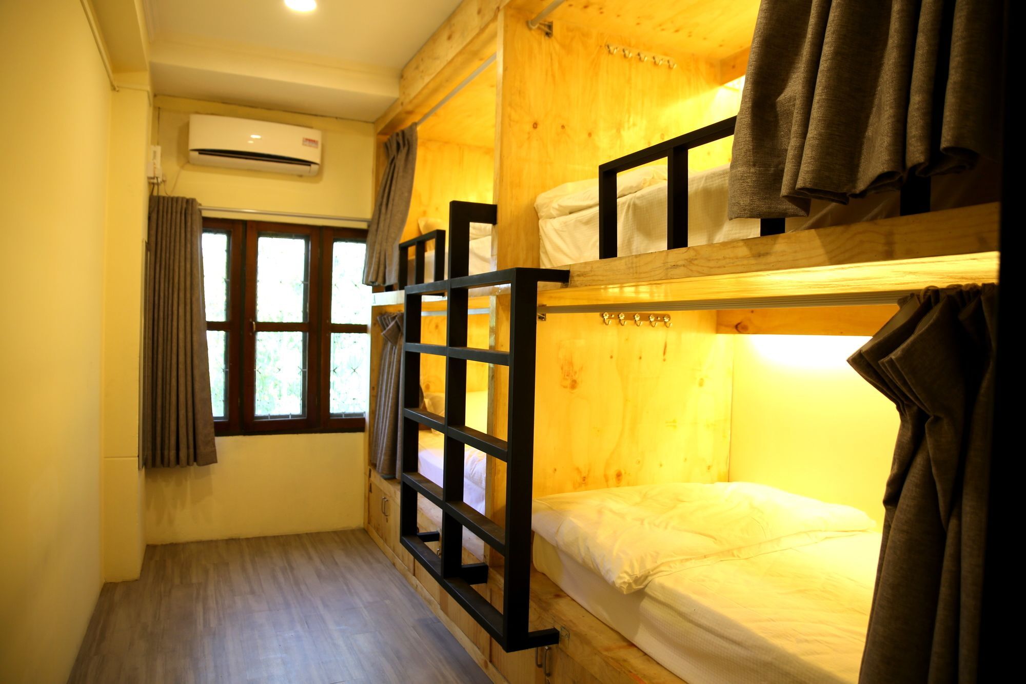 Mansion Hostel Мандалай Экстерьер фото