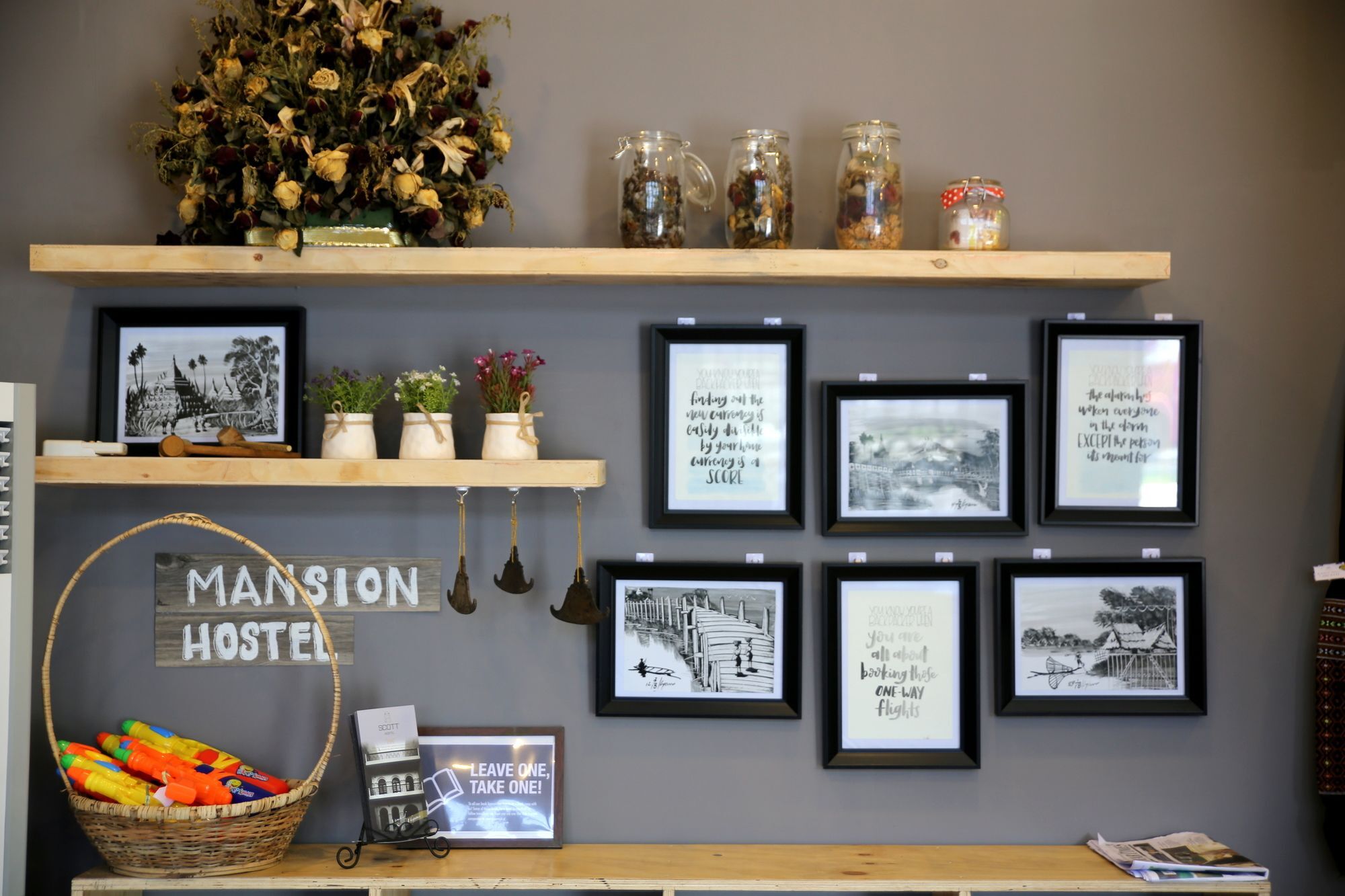Mansion Hostel Мандалай Экстерьер фото